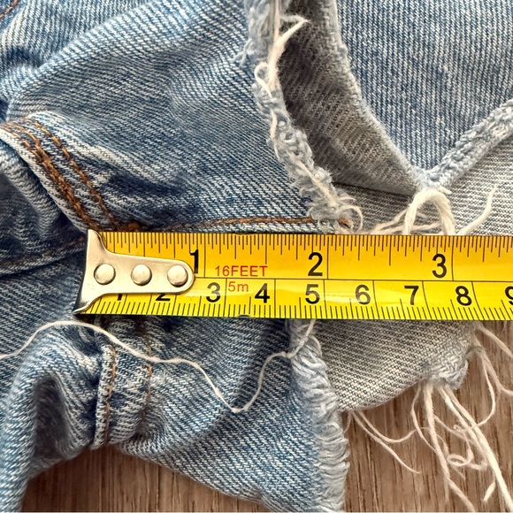 vintage Levi's high-waisted denim cut-off shorts size 3 - Picture 10 of 10